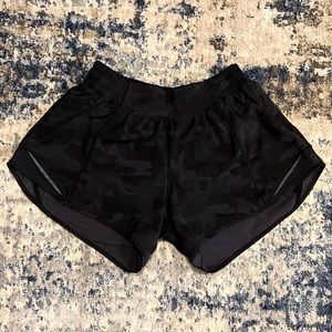 Lululemon Hotty Hot shorts size 6